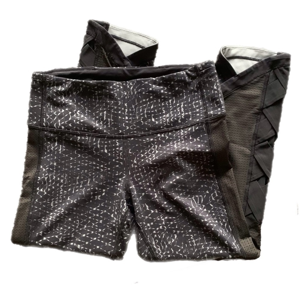 Lululemon Var-City Crops Samba Snake Battleship Black